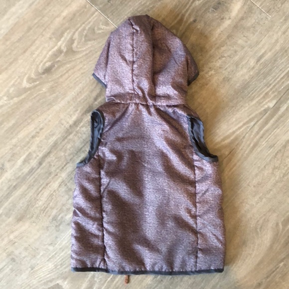 Vest size 4T. Grey with soft plaid lining in hood. Excellent condition. - Picture 3 of 5